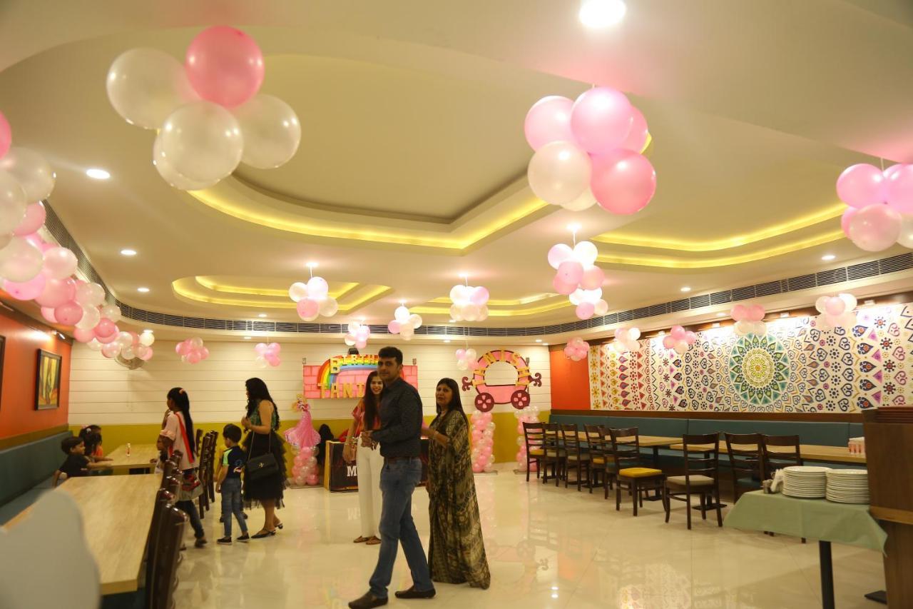 Vijay Vilas Hotel & Convention Hall Агра Екстериор снимка